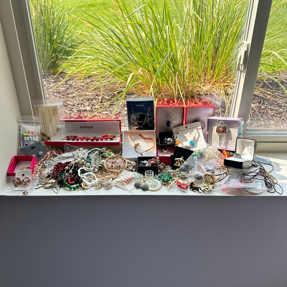 Mixed Costume Jewelry Lot Avenue Swarovski City Rox Holiday Brooches Bracelets